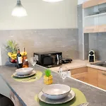 Apartment Private Patio - 3 Min Walk To - Diamond 1
