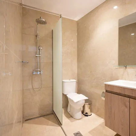 Apartman Private Patio - 3 Min Walk To - Diamond 1 *