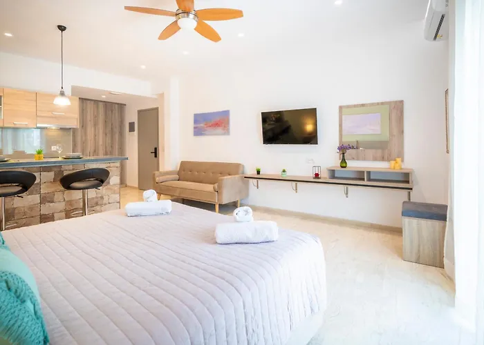 Private Patio - 3 Min Walk To - Diamond 1